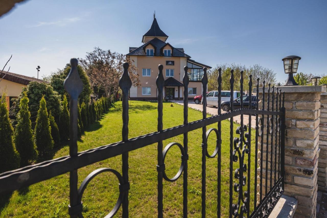 Navigator Hotel Palic Bagian luar foto