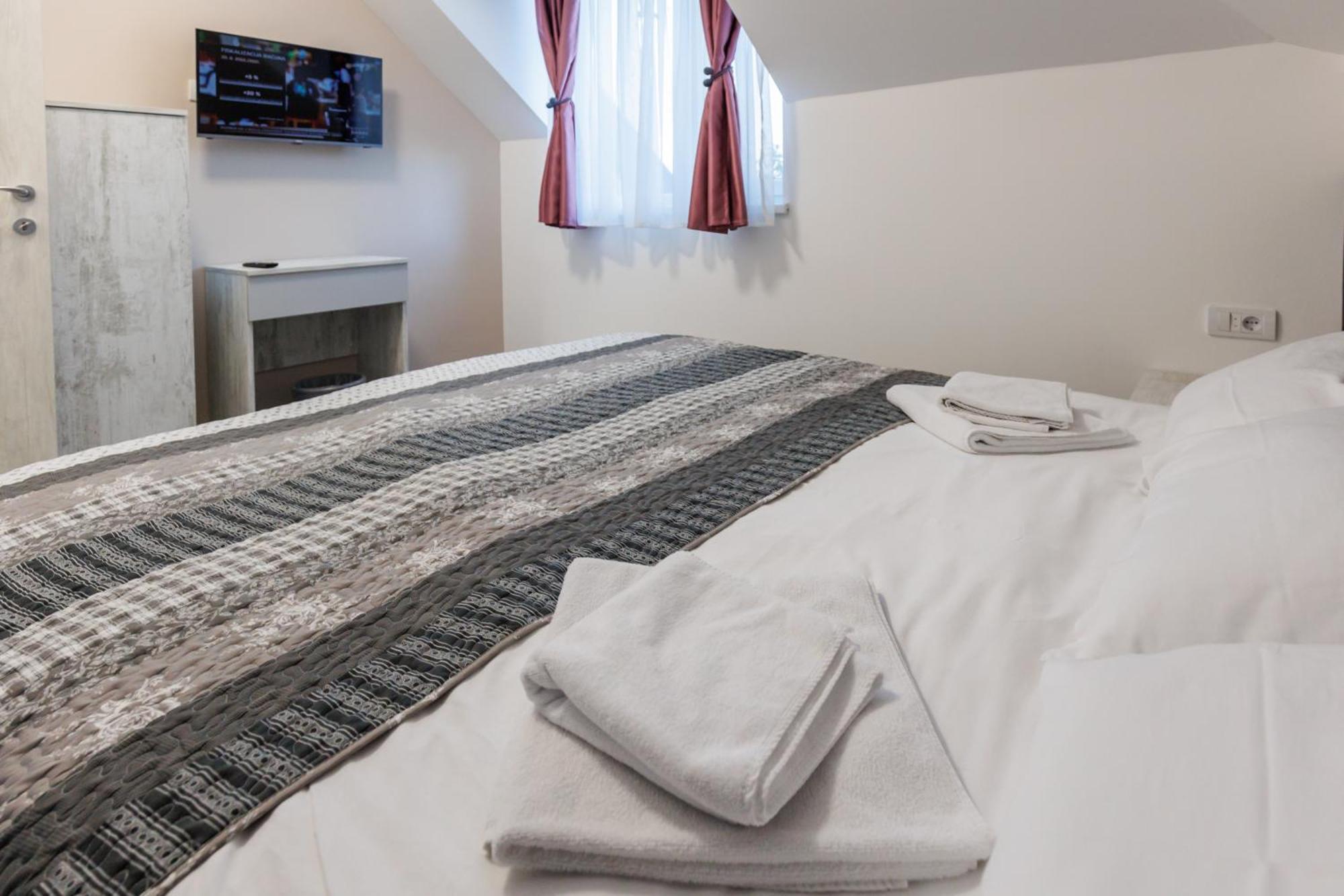 Navigator Hotel Palic Bagian luar foto