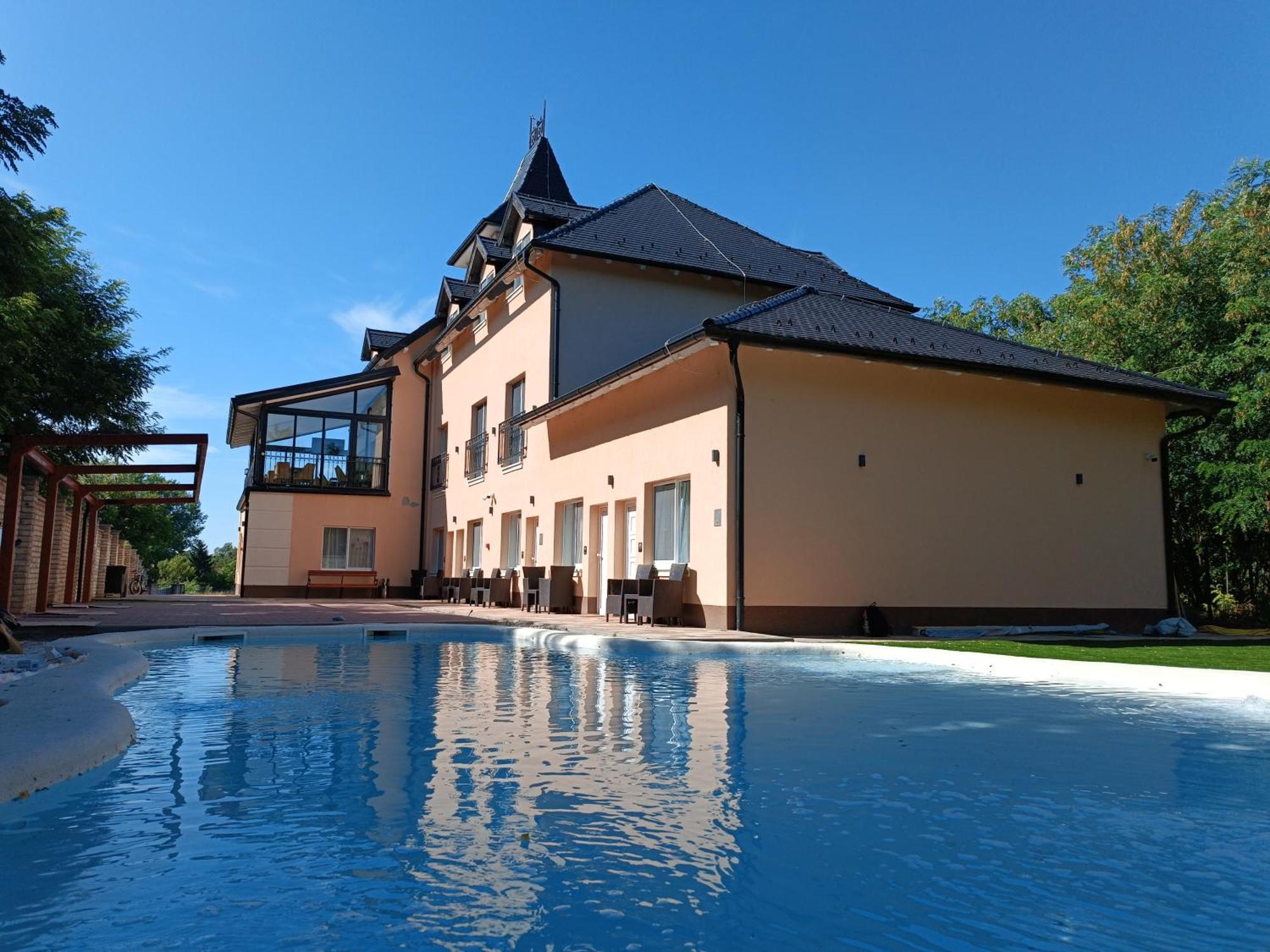 Navigator Hotel Palic Bagian luar foto