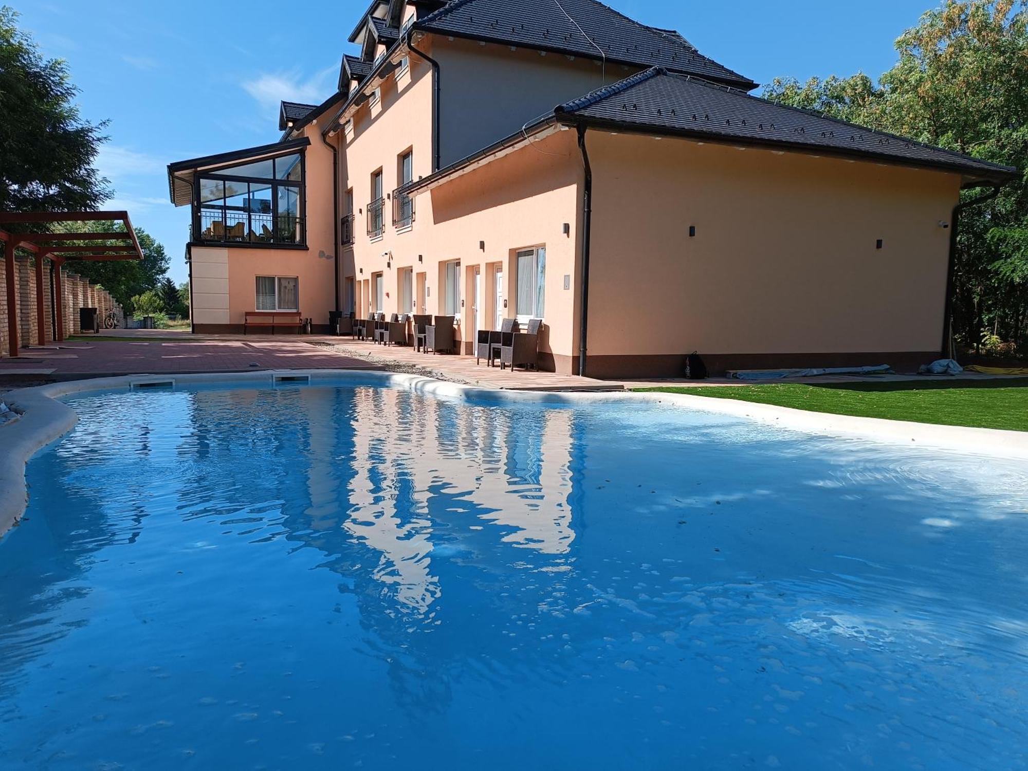 Navigator Hotel Palic Bagian luar foto