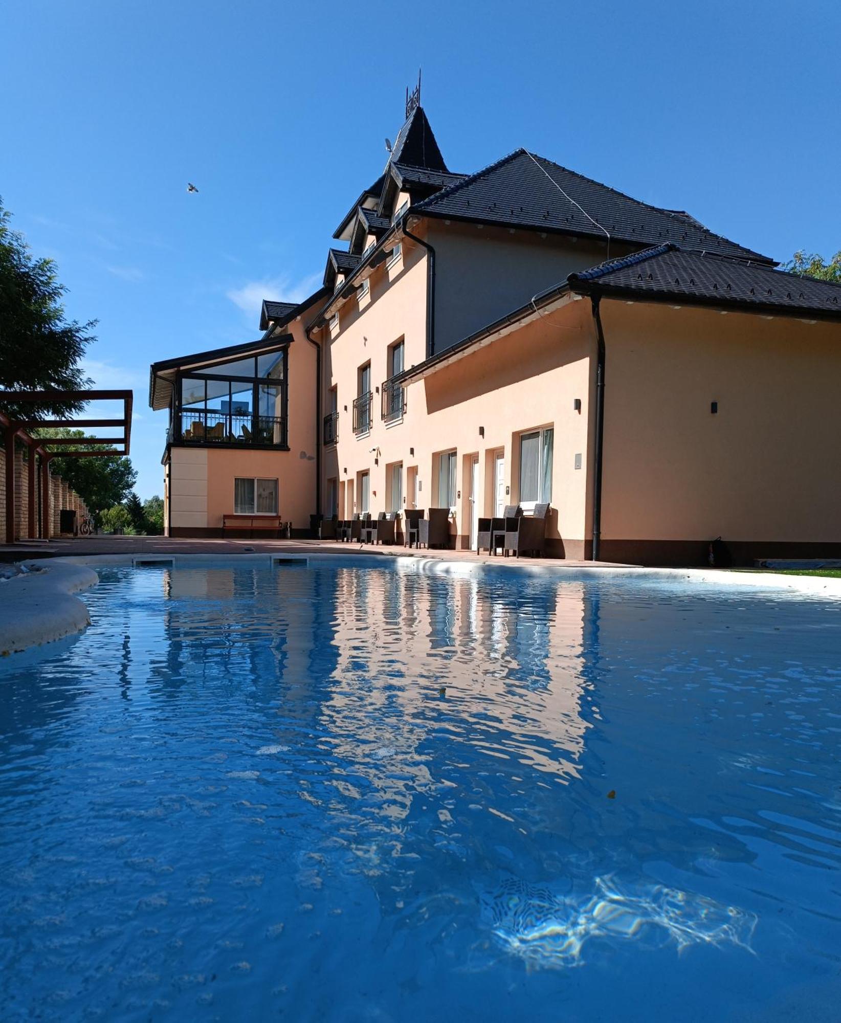 Navigator Hotel Palic Bagian luar foto