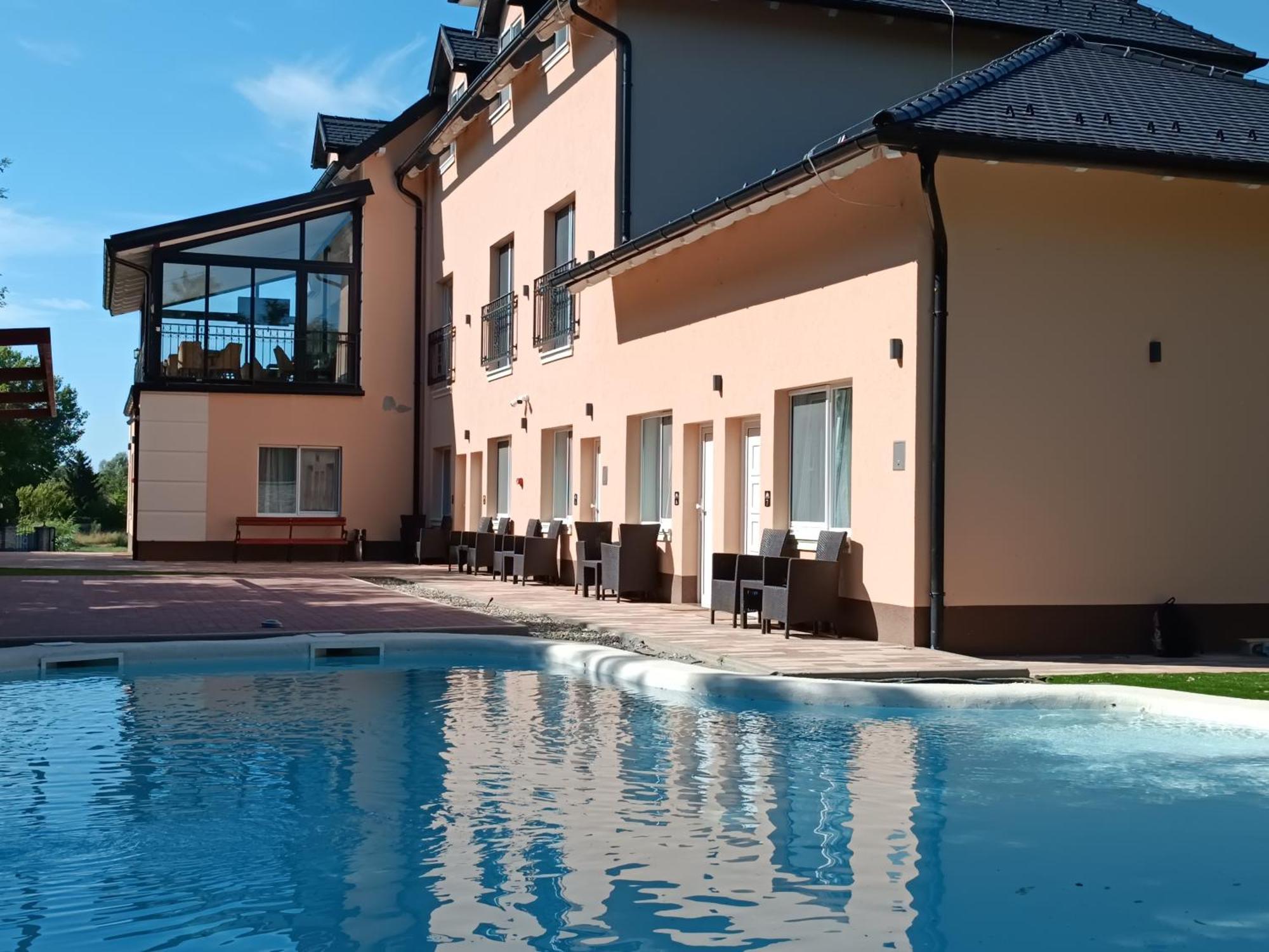 Navigator Hotel Palic Bagian luar foto